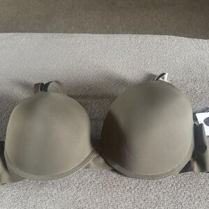 Olive Green Women's Bra. SIZE 38C.  SMOKE FREE HOME. BRAND NEW